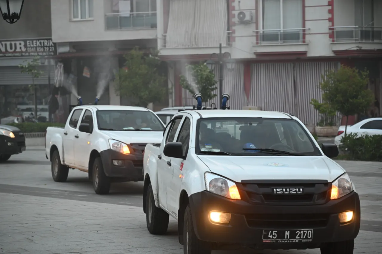 Manisa Sarıgöl'de ilaçlama çalışması