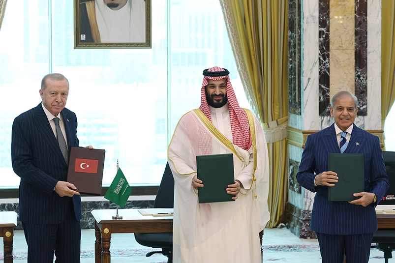 Türkiye, Suudi Arabistan ve Pakistan arasında ortak savunma anlaşması imzalandı
