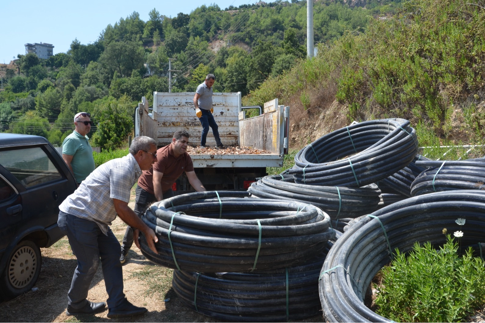 Antalya’da üreticiye sulama borusu desteği