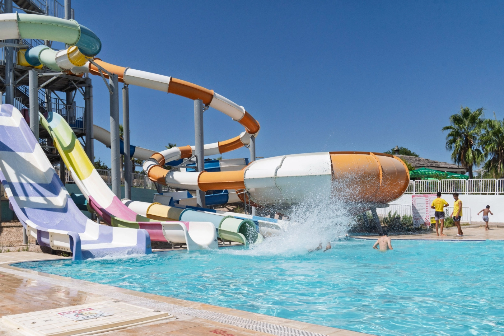 İzmir Büyükşehir’den gençlere aquapark keyfi