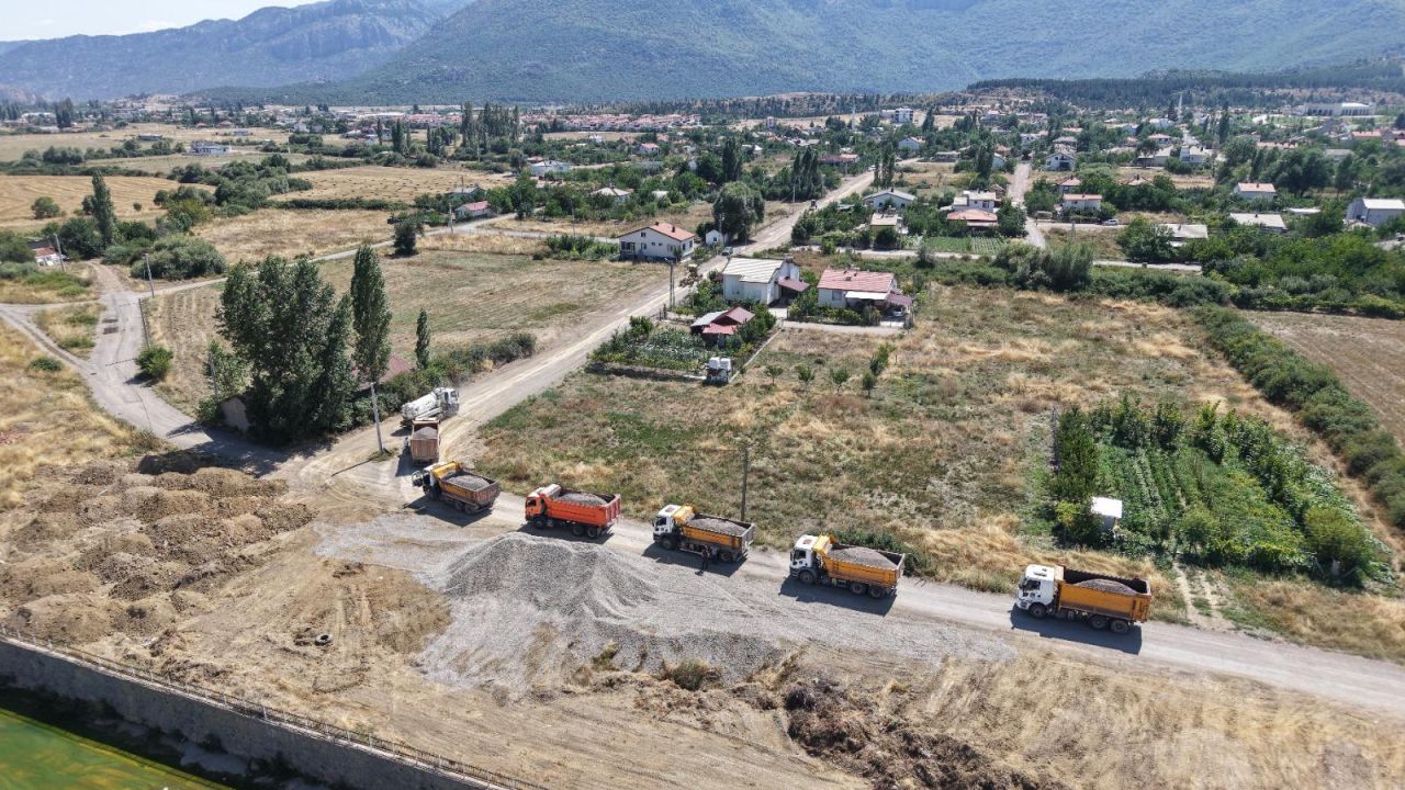 Seydişehir’de mahallelerde asfalt ve drenaj çalışmaları sürüyor