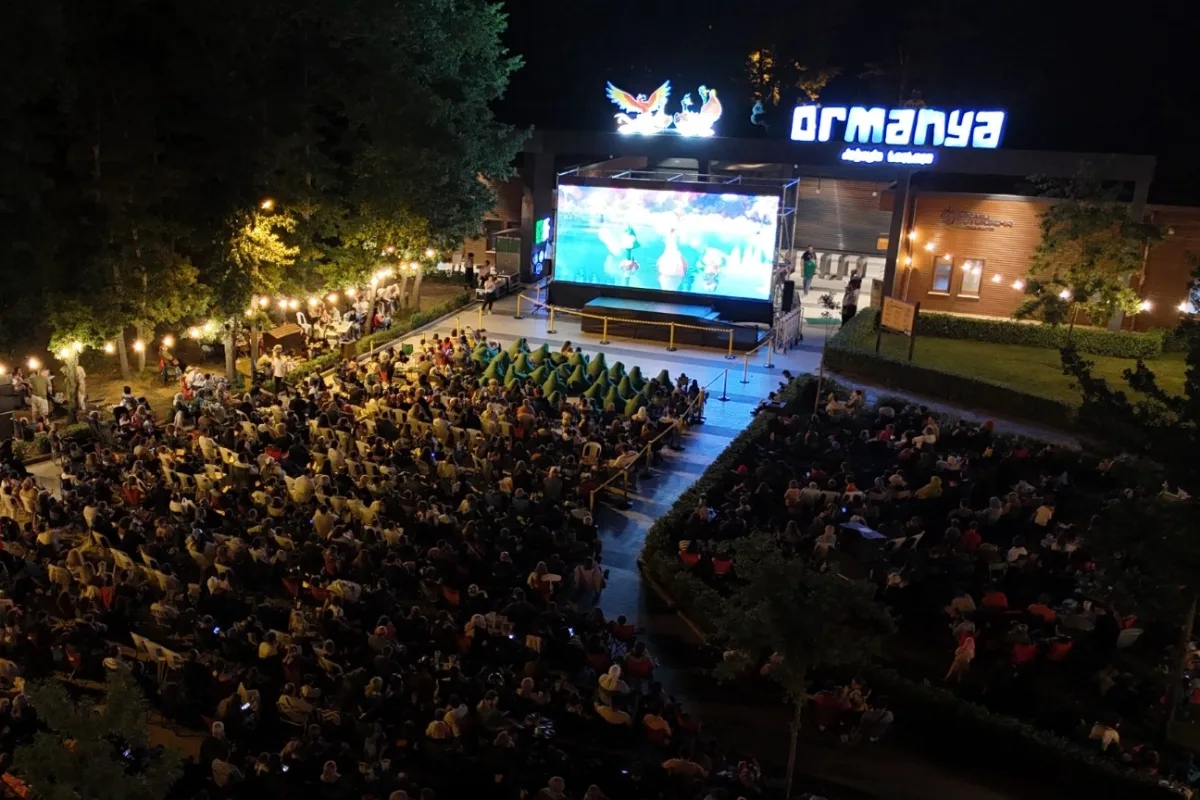 Ormanya'da Yıldızlar Altında Açık Hava Sineması