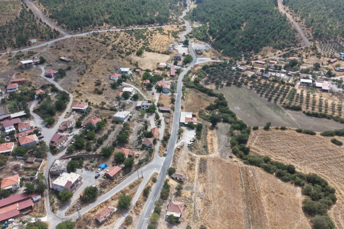 Kınık'ta 5 mahalleyi birleştiren 12,5 km yol yenilendi