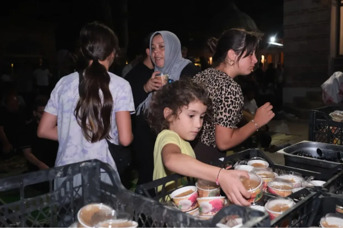 İnegöl'de Mevlid Kandili'ne 1500 porsiyon helva