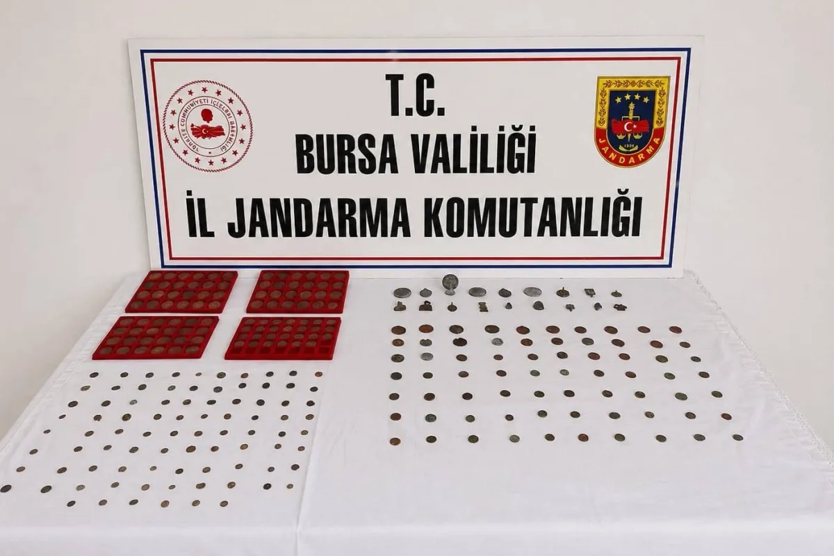 Bursa'da tarihi eser operasyonu: 273 antik sikke ele geçirildi
