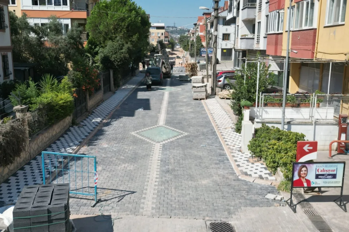 İzmit Yenişehir'de SEDAŞ sonrası yol yenilemesi