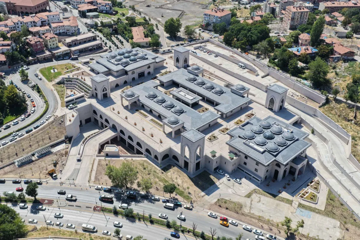 Ankara Ulus'ta dolmuşlar modern terminalde toplandı