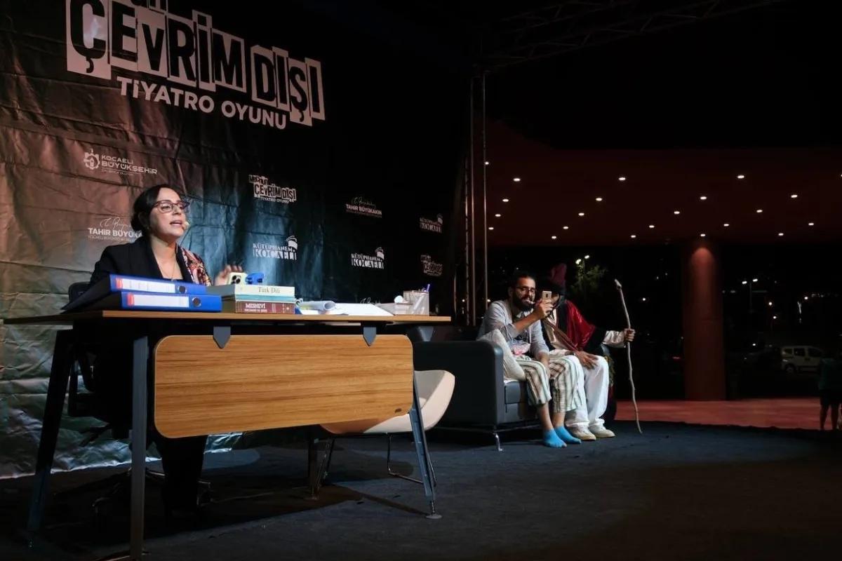 Kocaeli'de kütüphanede tiyatro: 'Mecnun Çevrim Dışı' sahnelendi
