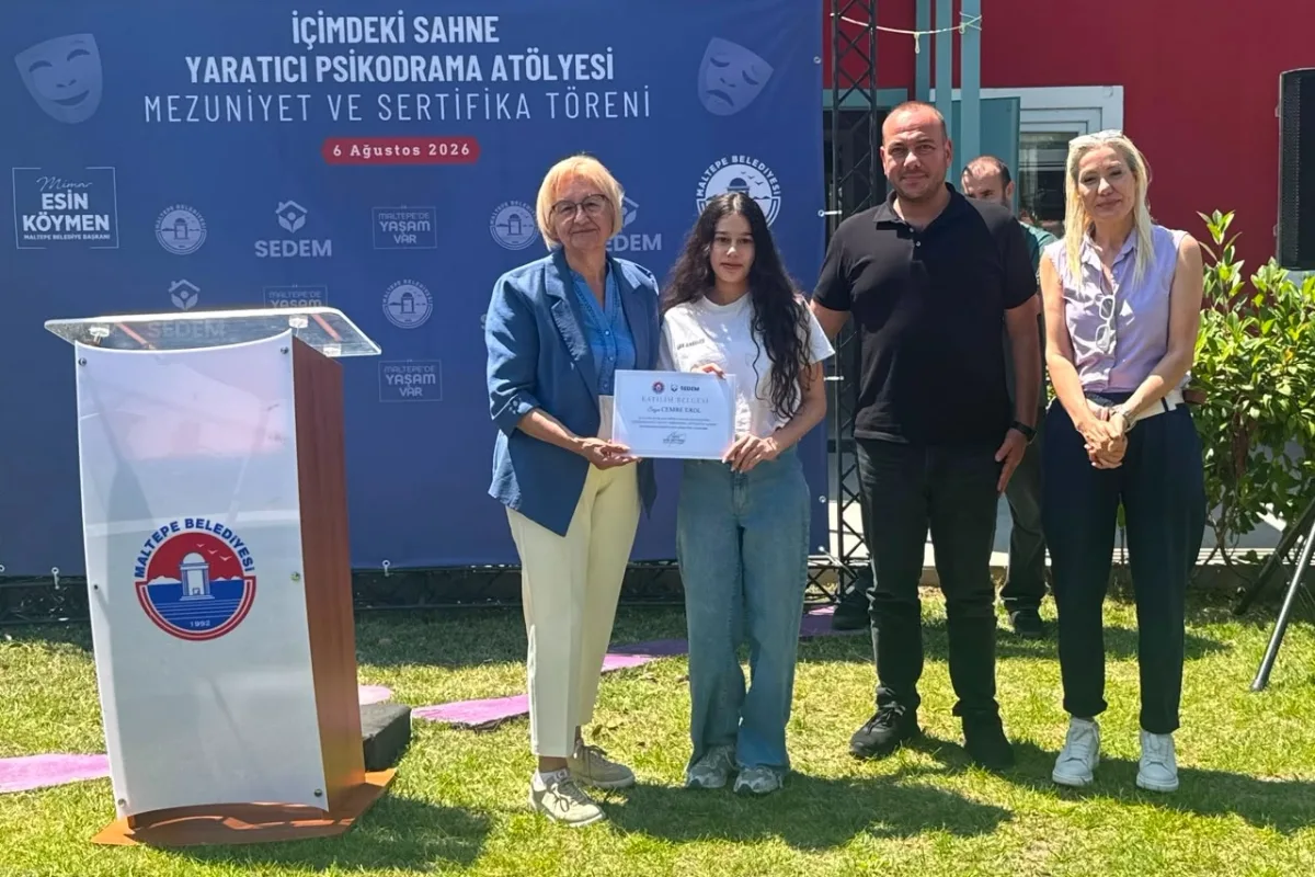 Maltepe'de psikodrama atölyesi tamamlandı, sertifikalar verildi