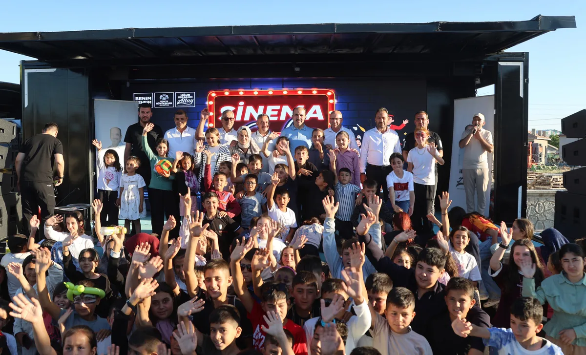 Başkan Altay: 100 mahallede 80 bin kişi sinema ve şenlikle buluştu