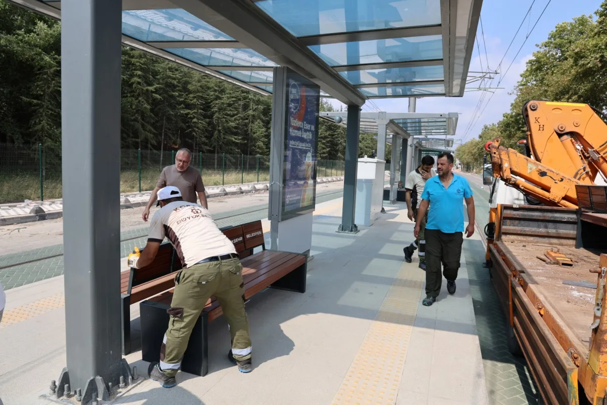 Kocaeli’de tramvay duraklarına 260 yeni bank konforu