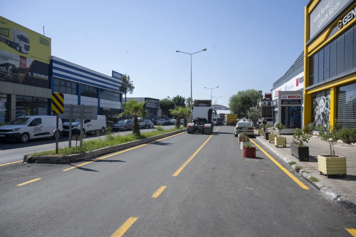 Mersin Tırmıl Sanayi Sitesi'ne 3 bin 200 ton asfalt