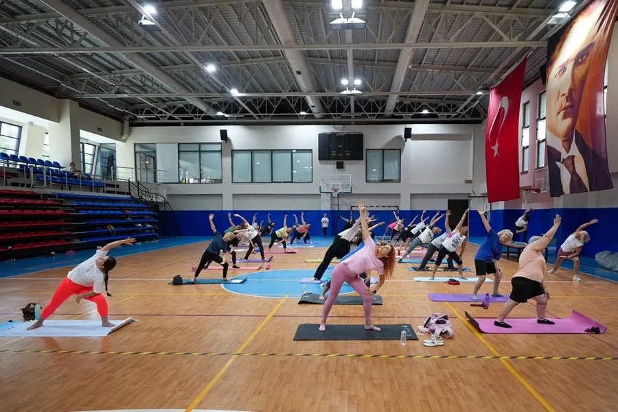 Maltepe'de kadınlar için ücretsiz yoga başladı