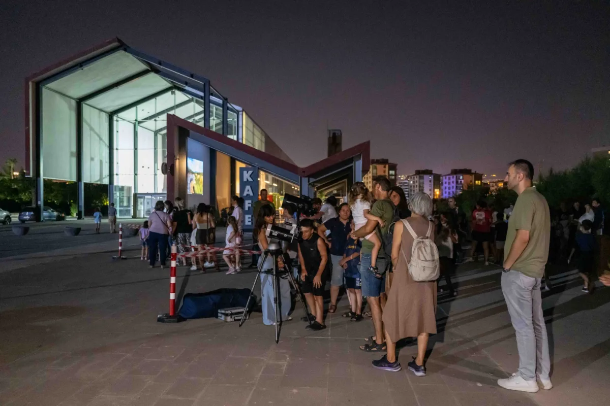 Bornova'da 8500 yıllık höyükte teleskopla gökyüzü