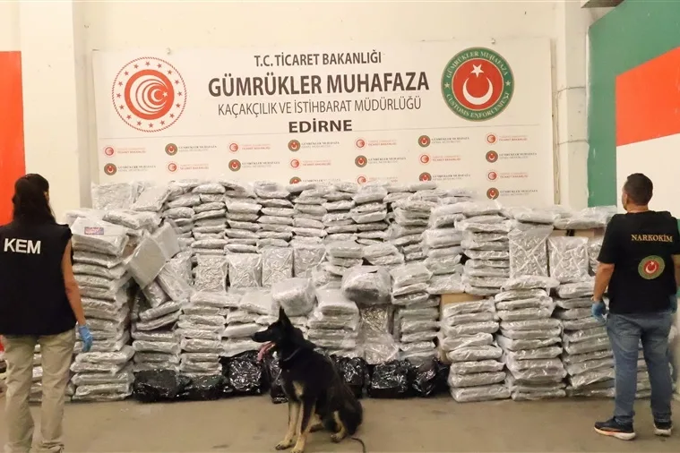 Kapıkule'de 810 kilo esrar yakalandı