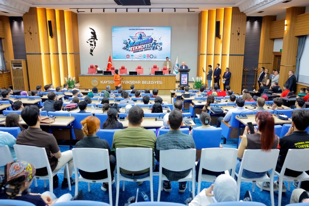 Başkan Büyükkılıç: Kayseri'nin TEKNOFEST gençliği umudumuz