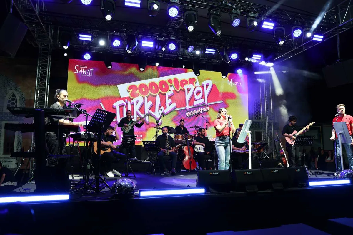 Selçuklu'da 2000'ler Pop Konseri: Nostalji Dolu Gece