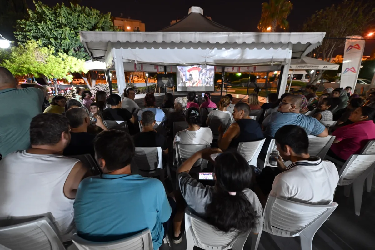 Mersin'de Engelsiz Park'ta Açık Hava Sinema Keyfi