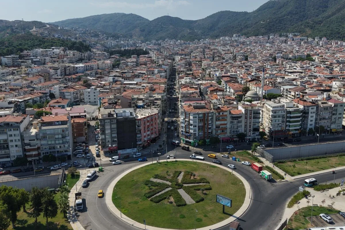 Balçova'nın 3 ana caddesi 3 günde yenilendi