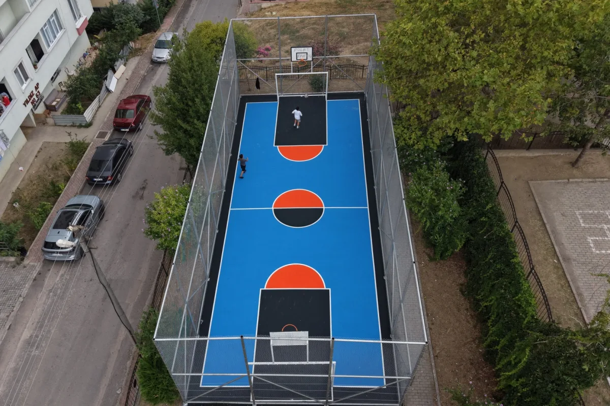Çayırova'da 3 park basketbol sahası yenilendi