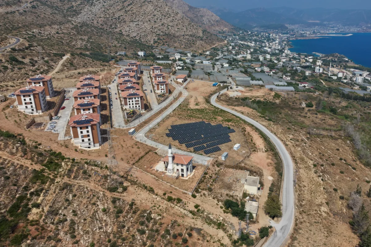 Mersin Aydıncık'ta 1.5 km asfalt: Üretici ve vatandaş gülüyor