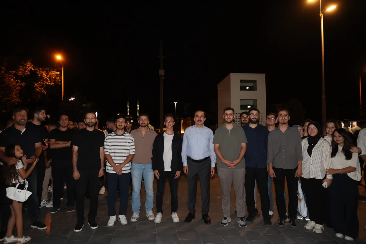 Taş Bina'da bisiklet festivali şovu: Drone'lar gökyüzünü aydınlattı