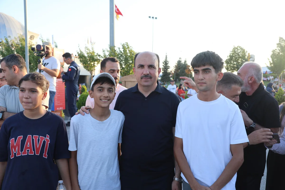 Başkan Altay, Bilim Festivali'nde Türk Yıldızları'nı izledi