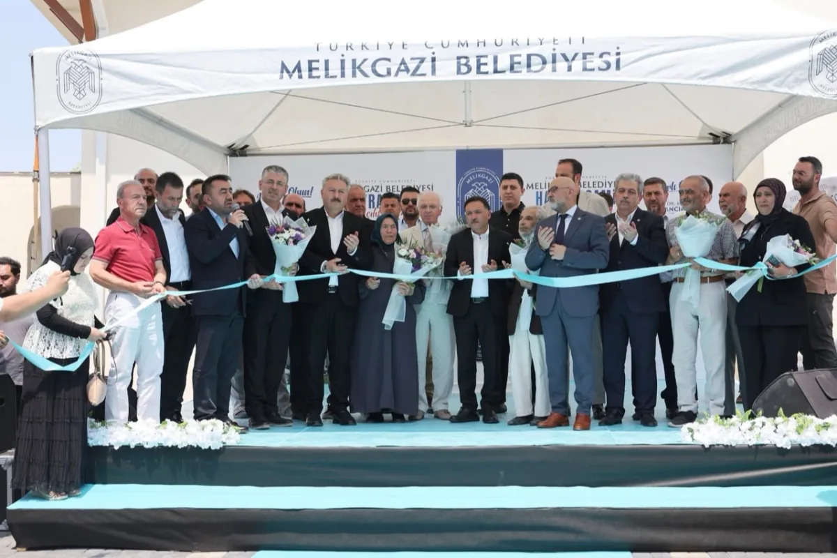 Melikgazi'de 'Hayrat Camii' ibadete açıldı