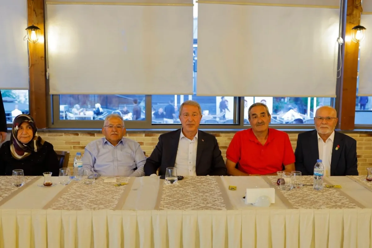 Büyükkılıç ve Akar şehit aileleriyle buluştu