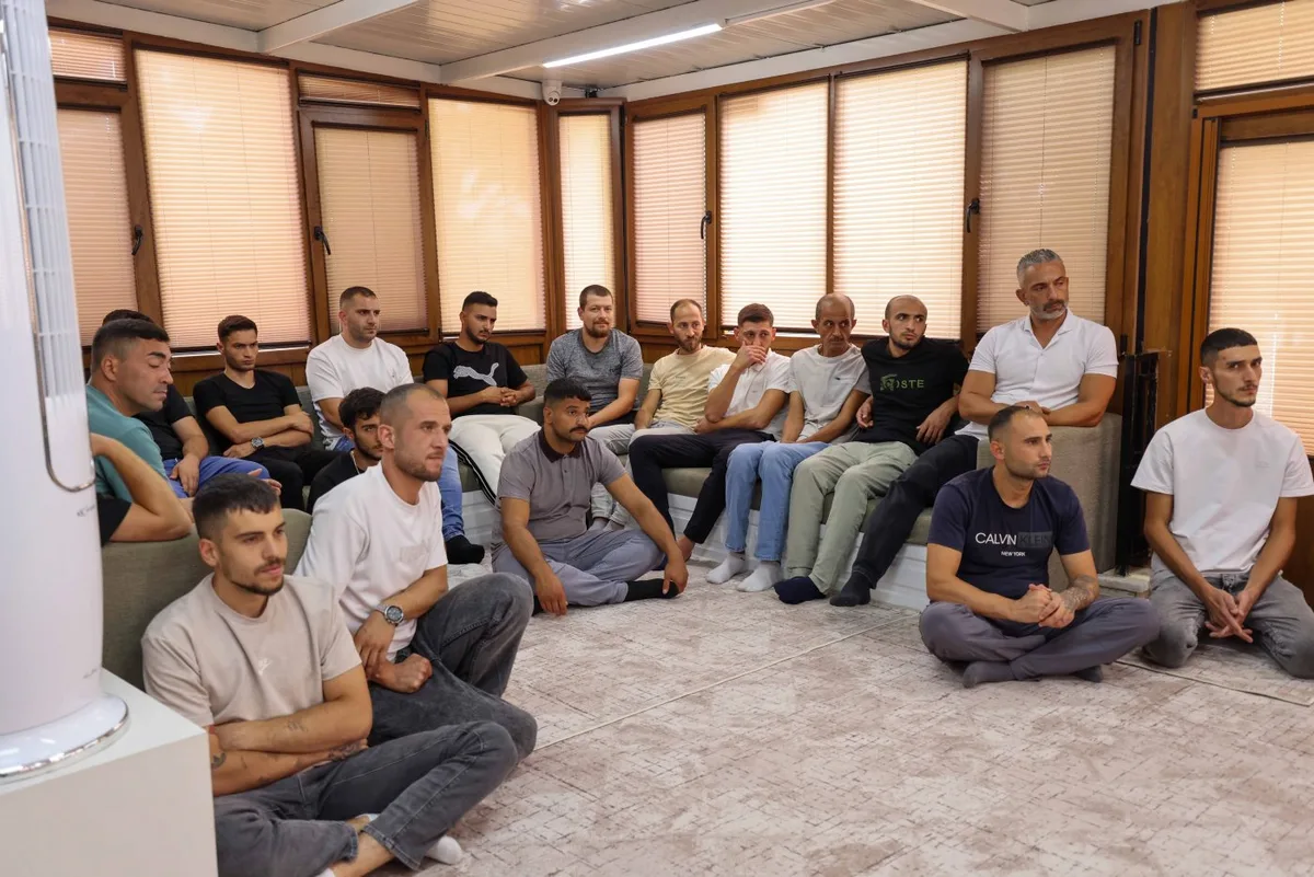 Meram Başkanı Kavuş'tan bağımlılıkla mücadele eden gençlere moral ziyareti
