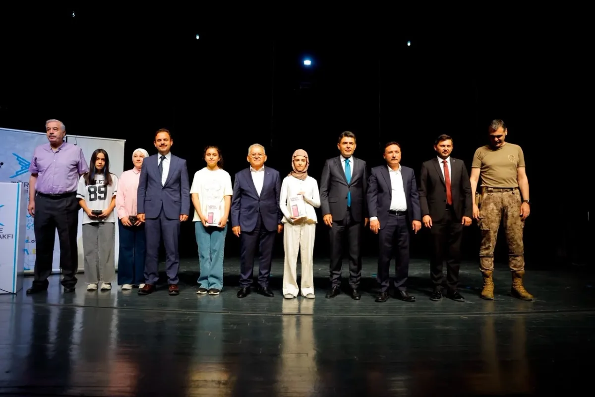Büyükkılıç TÜGVA Kapanışında: Gençler Geleceğimizin Güvencesi