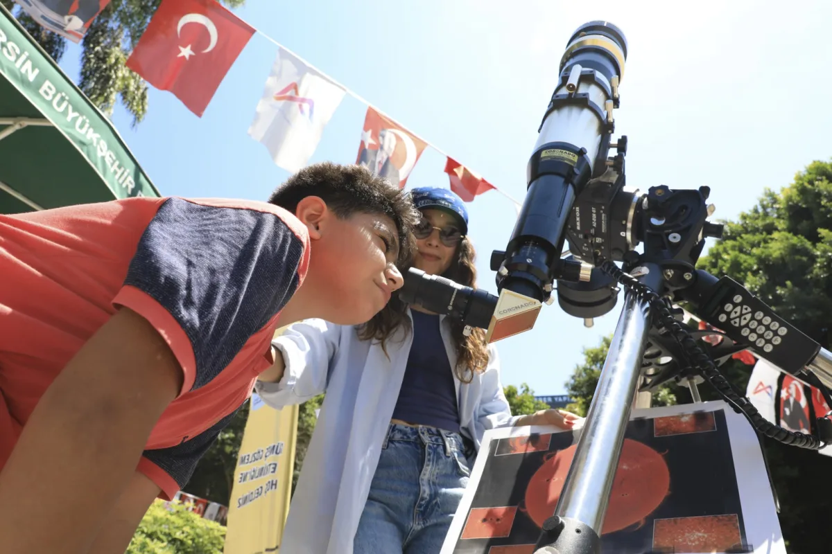 Mersin'de bilim sokakta: Güneş teleskopla izlendi