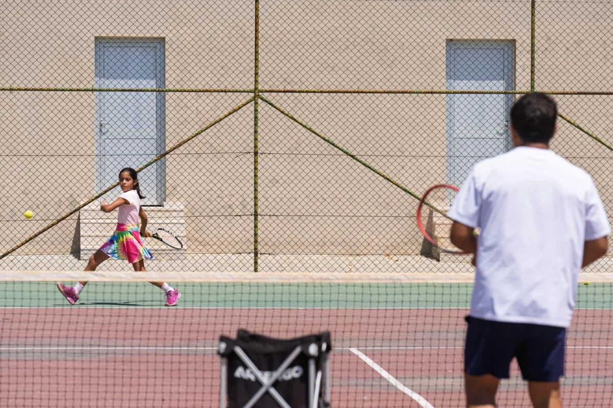 İtfaiyeci baba, kızını tenis şampiyonu yetiştiriyor
