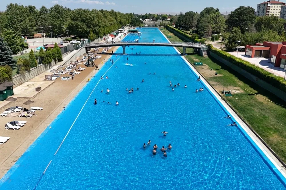 Kentpark Yapay Plajı yeni sezonda hizmete açıldı