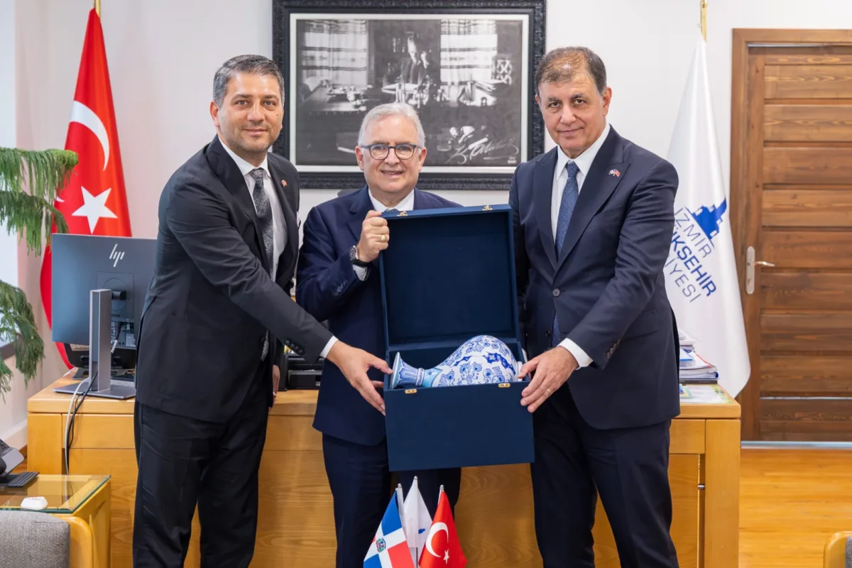 Büyükelçi Lora: "İzmir'e hayranım, kalbimde özel yeri var"