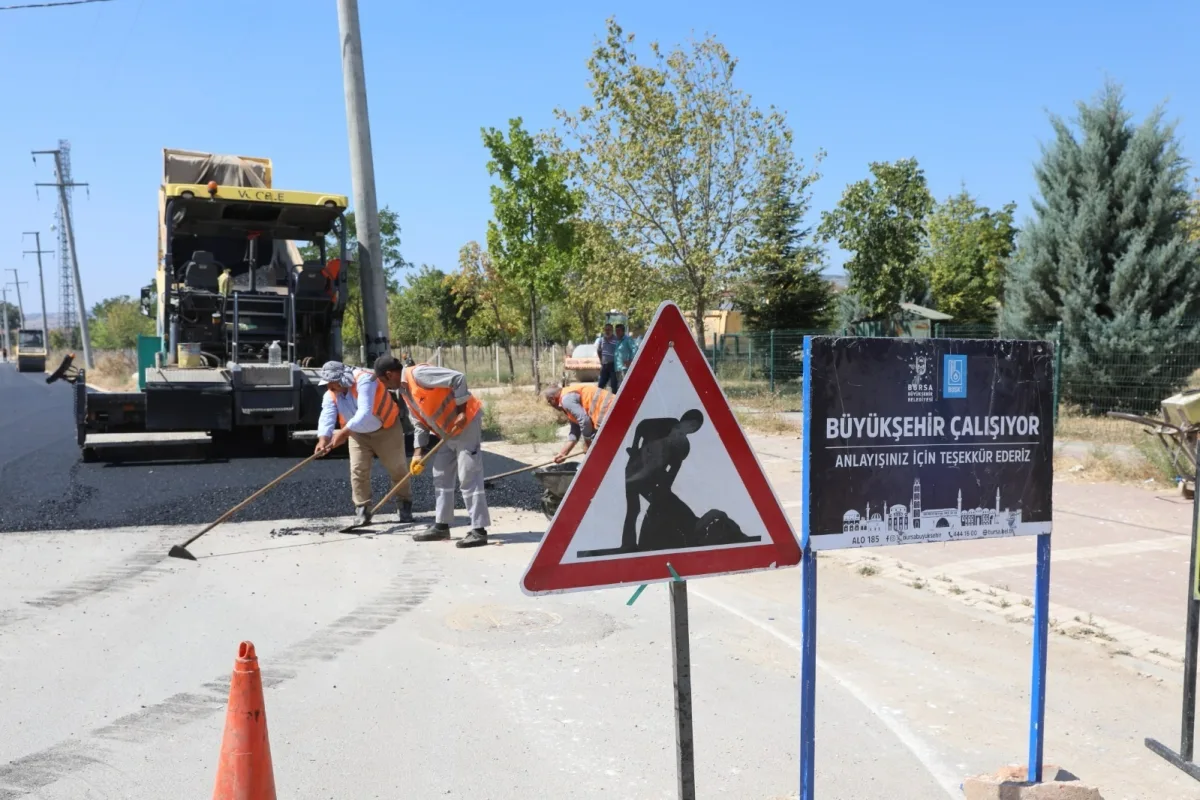 Bursa Büyükşehir İnegöl'de 400 metre yolu yeniledi