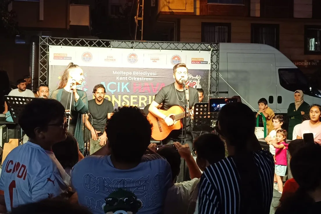 Maltepe'de 90'lar gecesi: Parklar konser alanı oldu