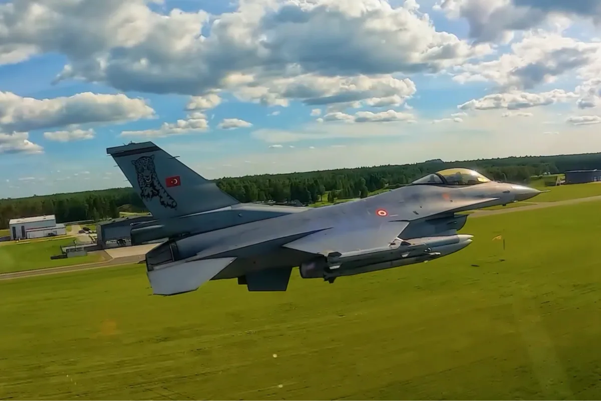Türk F-16'lar Estonya'da NATO polisliği görevinde