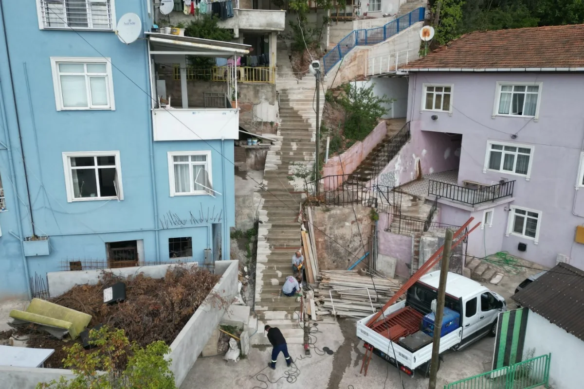 İzmit'te 60 metre beton merdiven hizmete girdi