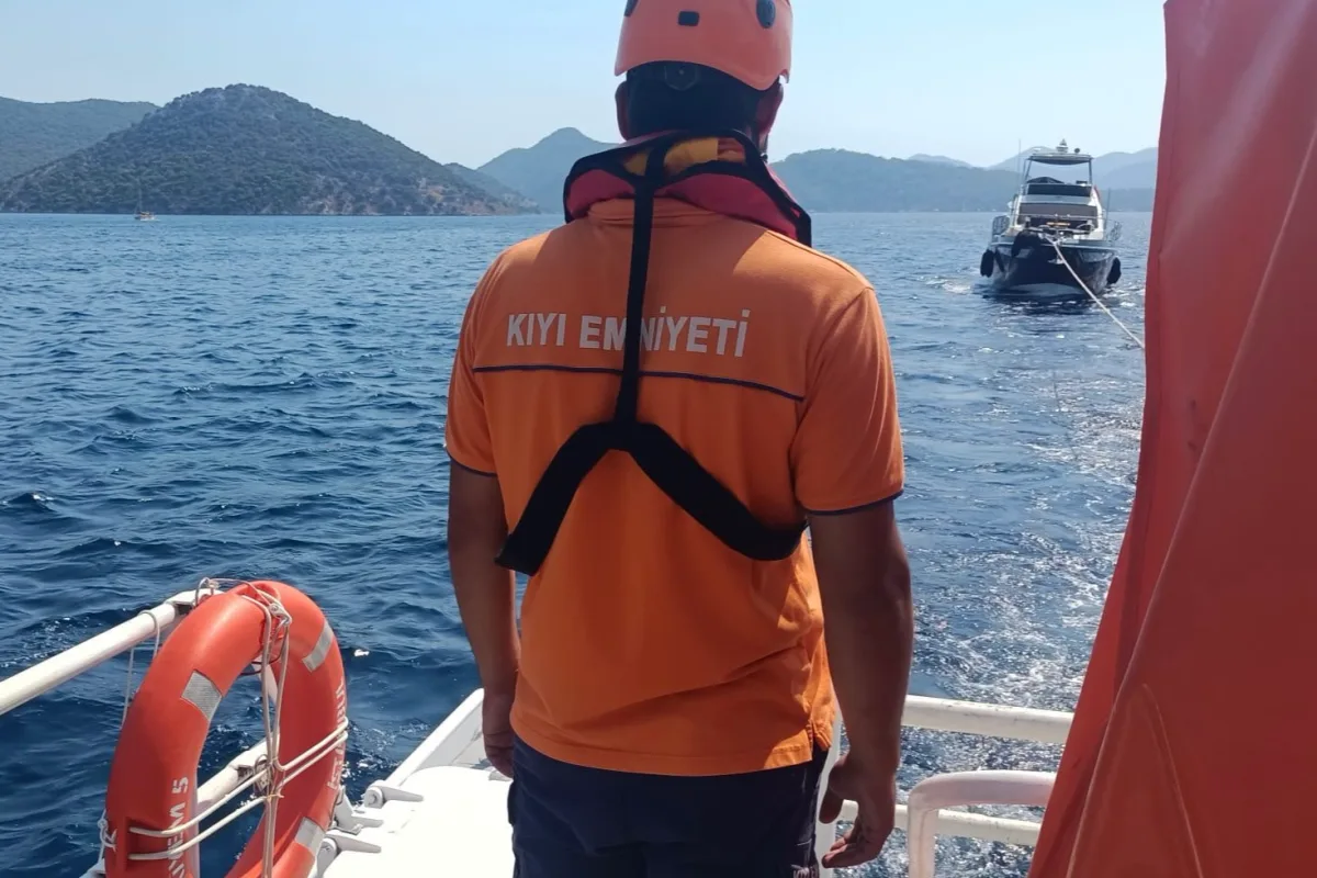 Tersane Adası'nda tekne arızası, 3 kişi kurtarıldı