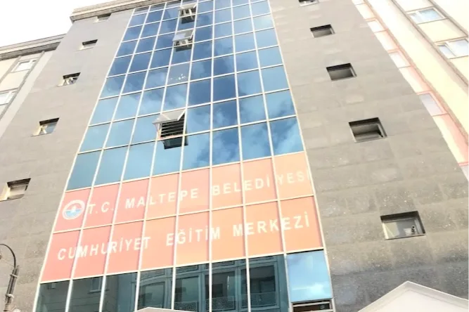 Maltepe’de ücretsiz eğitimle 63 genç YKS’de, LGS’de fen lisesine