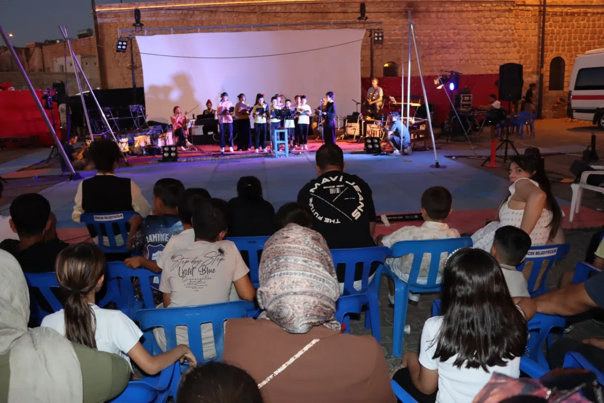 Midyat’ta 22 ülke sanatçısı çocuklarla buluştu
