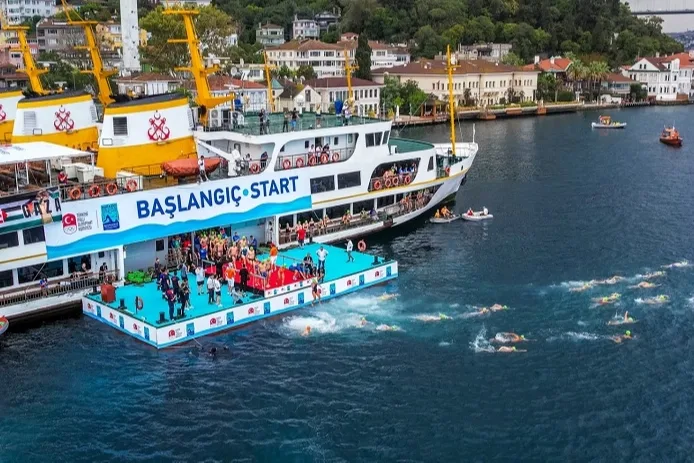 Boğaziçi'de 64 ülke, 2.500 yüzücü: Kıtalar birleşiyor