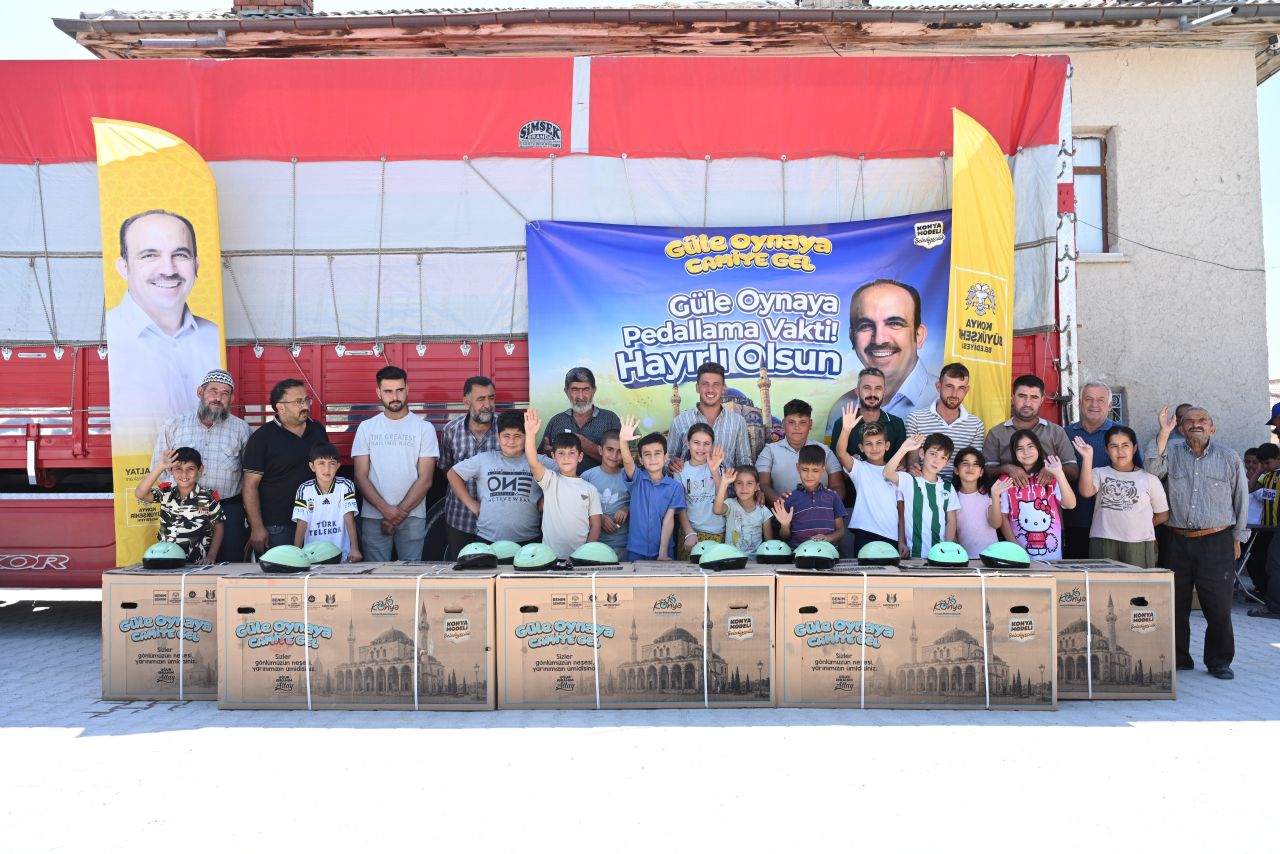 Camiye gidip bisikletlerini kaptılar