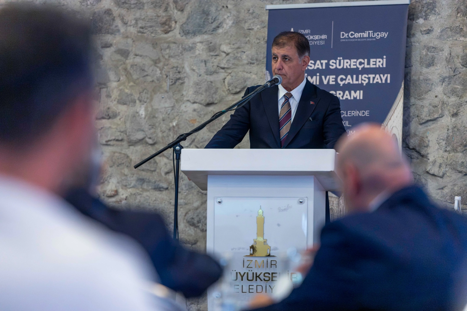 İzmir'de esnafın ruhsat sorunlarına ortak çözüm
