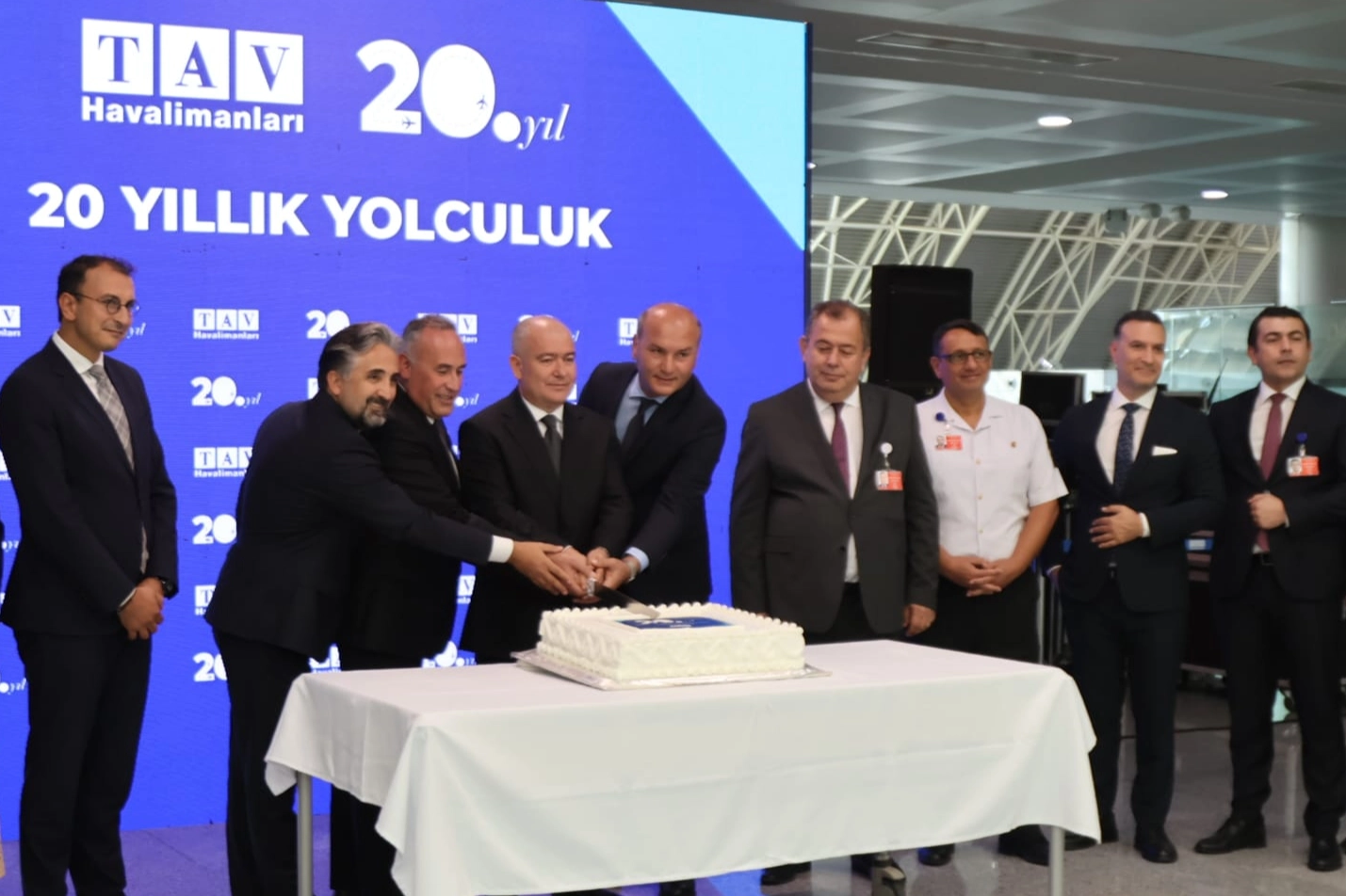 TAV Ege'den İzmir'de çifte kutlama