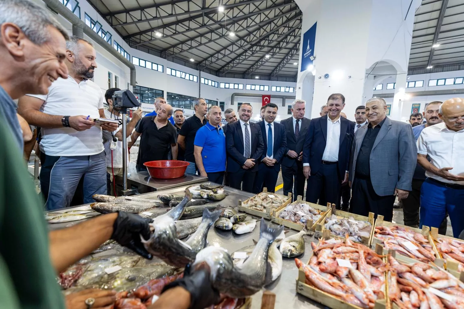 Başkan Tugay: Ekmeğini denizden çıkaranlara bereketli bir sezon diliyorum