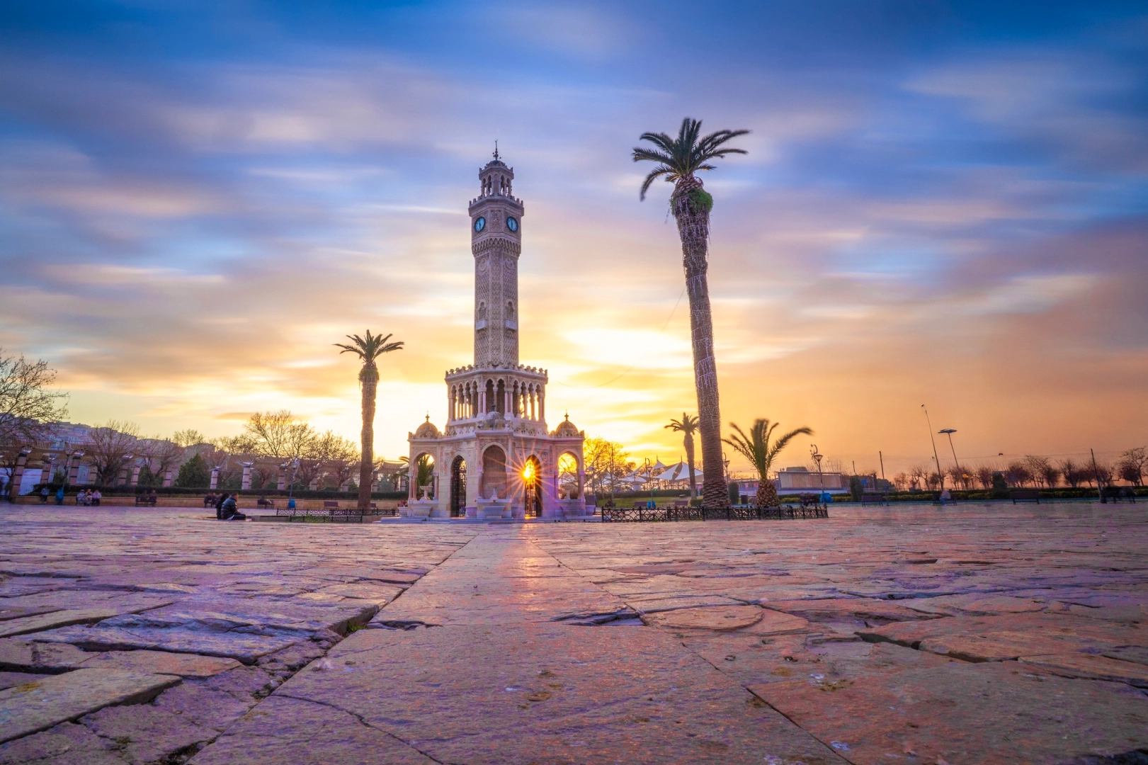 İzmir’in dijital rehberi yenilendi