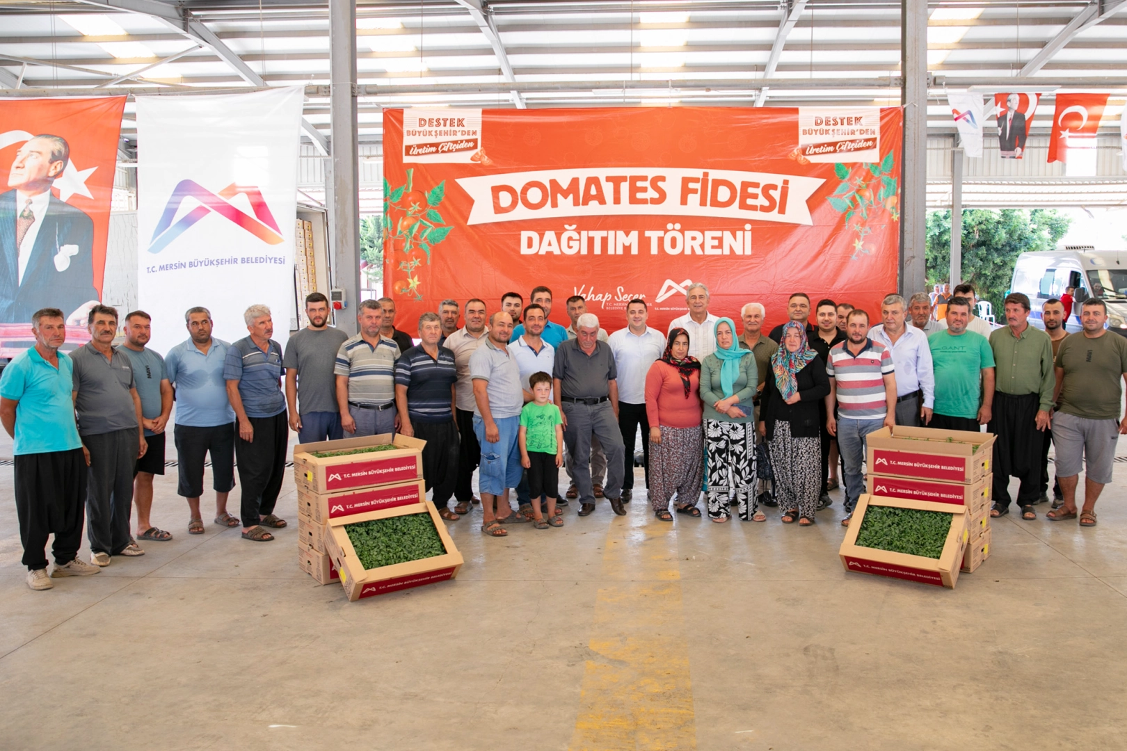 Mersin’de üreticiye domates fidesi desteği