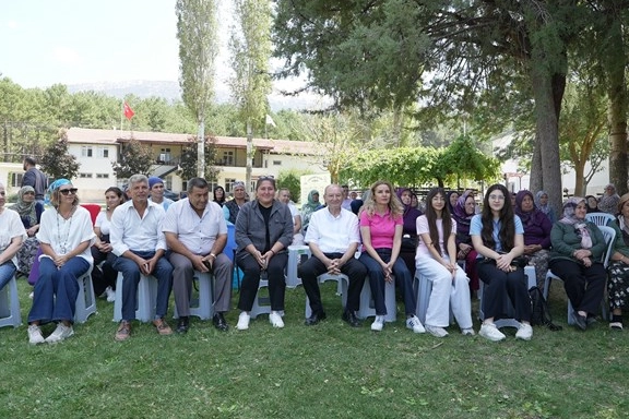Denizli’de kadınlar doğayla iç içe yaz kampında